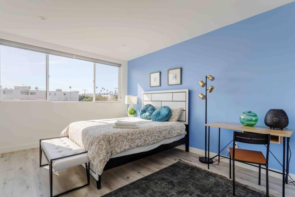 Stunning Hollywood Townhouse With Sunny Views Holiday home Los Angeles