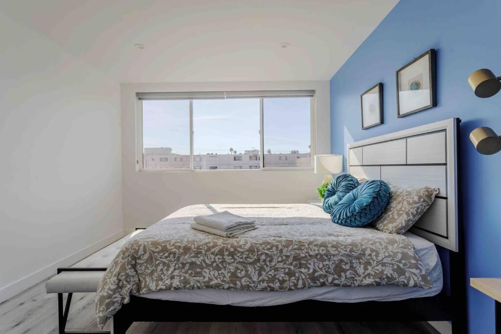 Holiday home Stunning Hollywood Townhouse With Sunny Views *